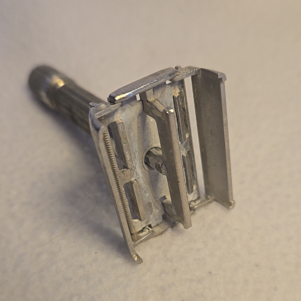 Premium Silver Safety Razor for Men - Picture 6 of 8
